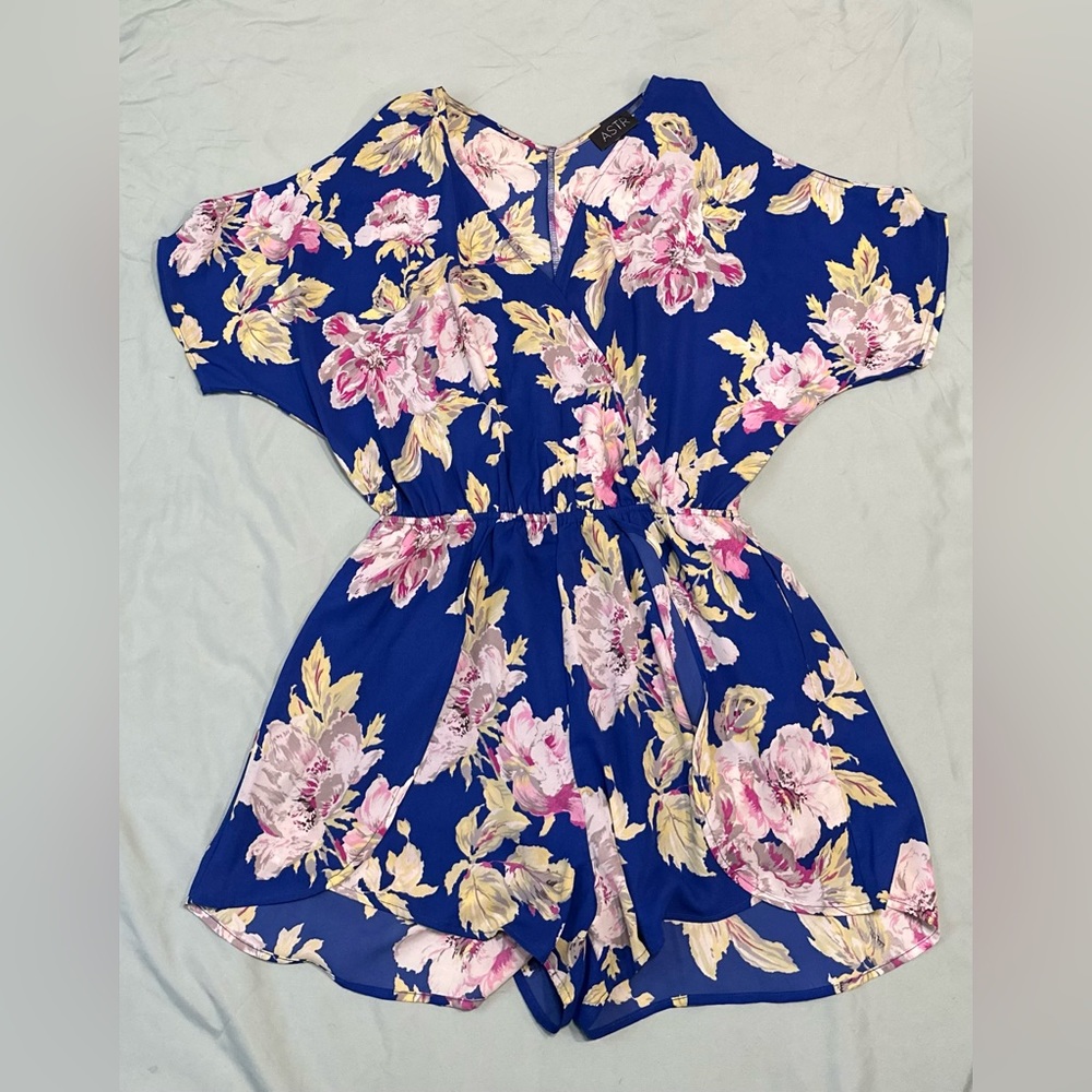Great condition, Astr the Label romper, blue and pink floral print, with pockets